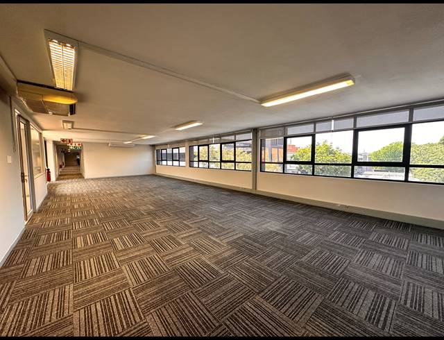 673M² OFFICE TO LET IN GREENSIDE